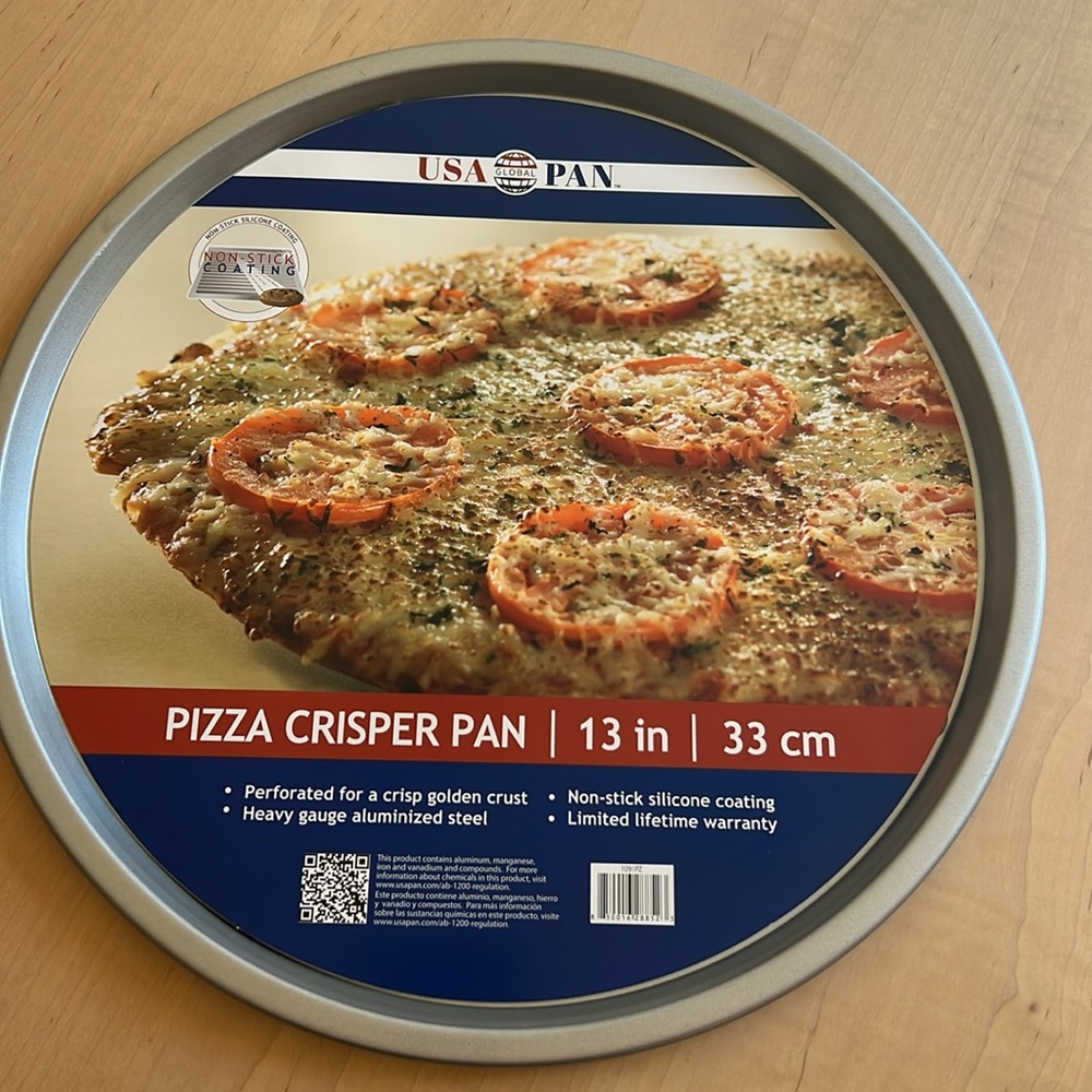 ๐ USA PAN Pizza Pan with Holes 13inch - Picture 5 of 7